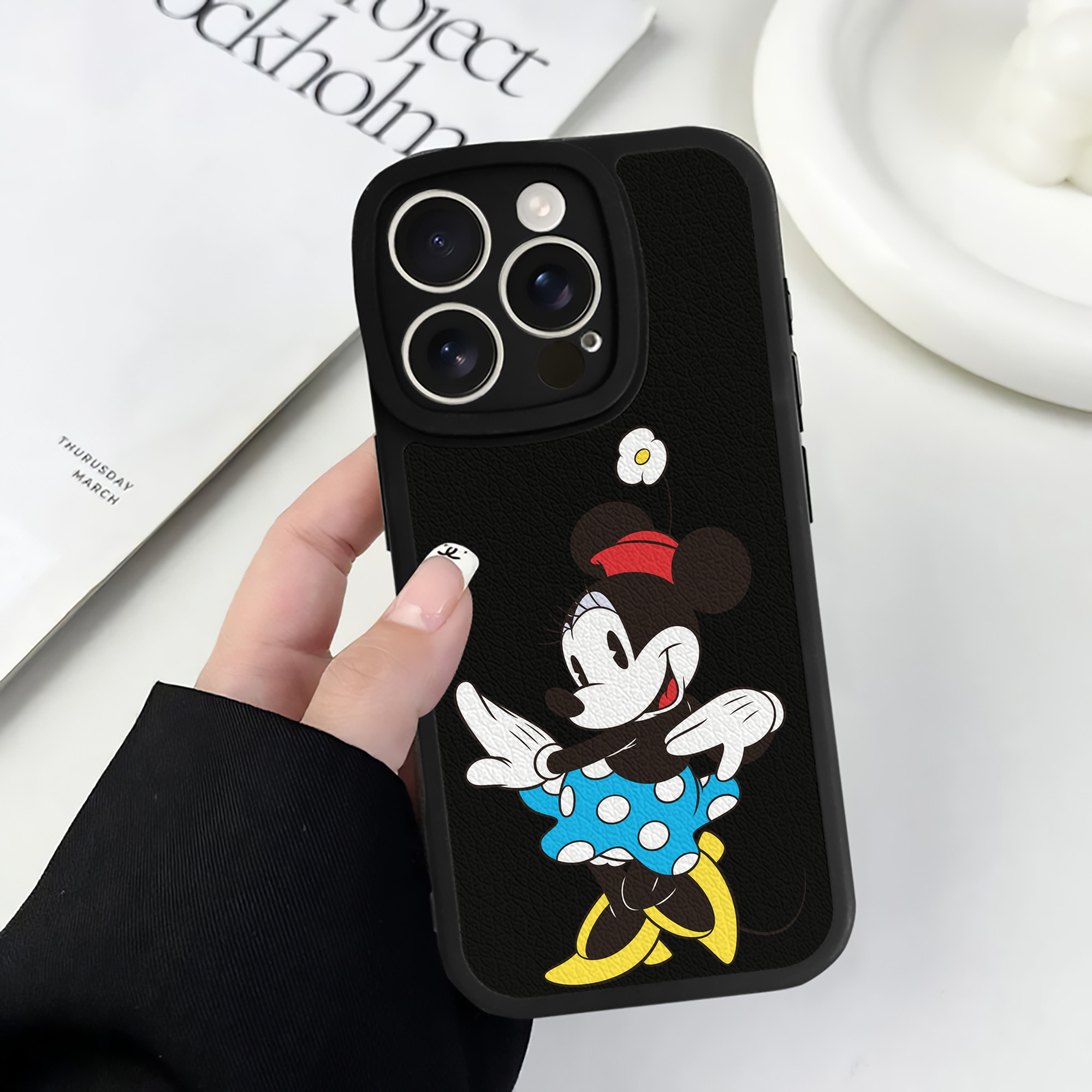（画像用） ミッキーマウス Mickey Mouse 【iPhone 16シリーズ対応】シリコンスマホケース（レザー調） 材質：シリコン